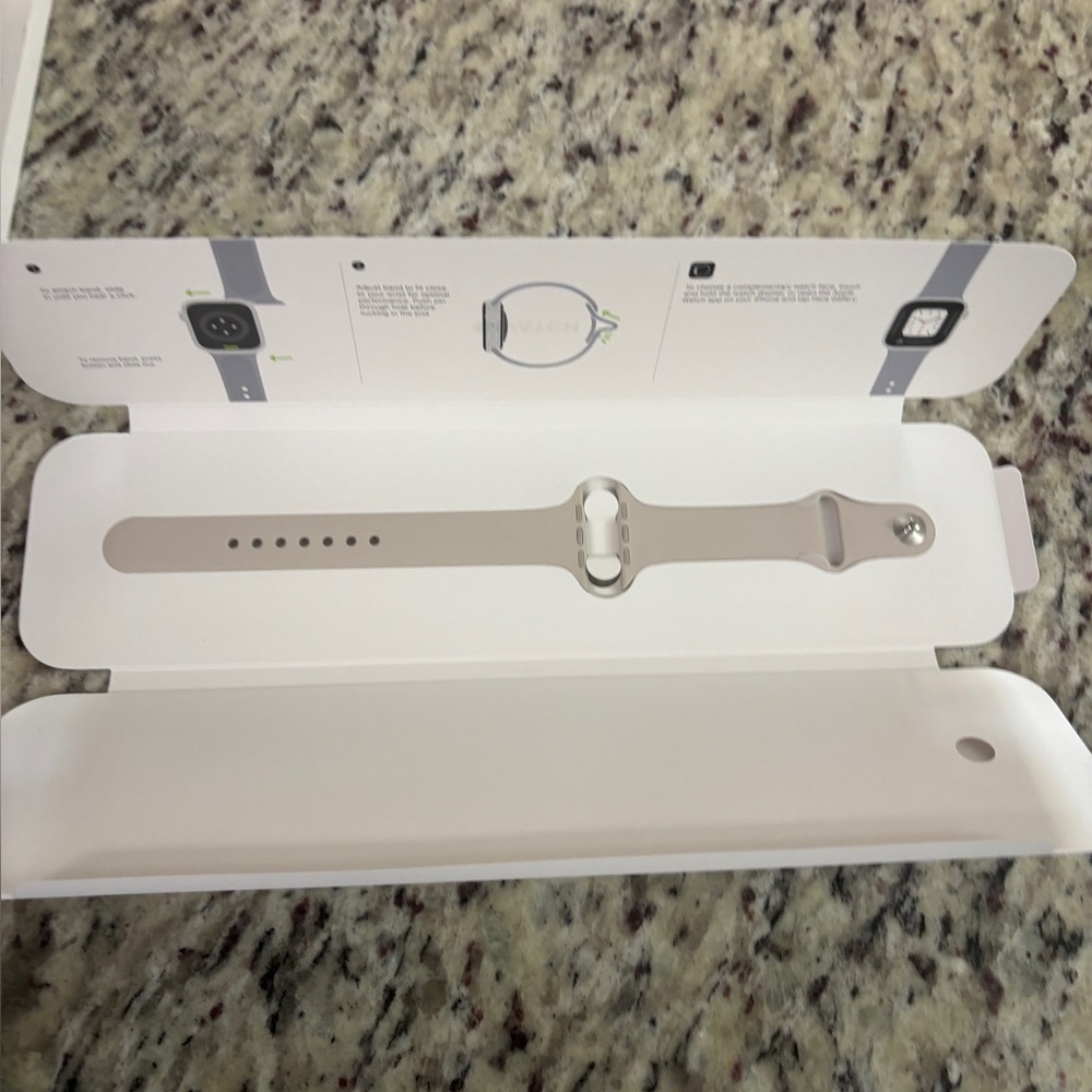 STARLIGHT Apple Sports Band 45mm M/L- NEW IN BOX